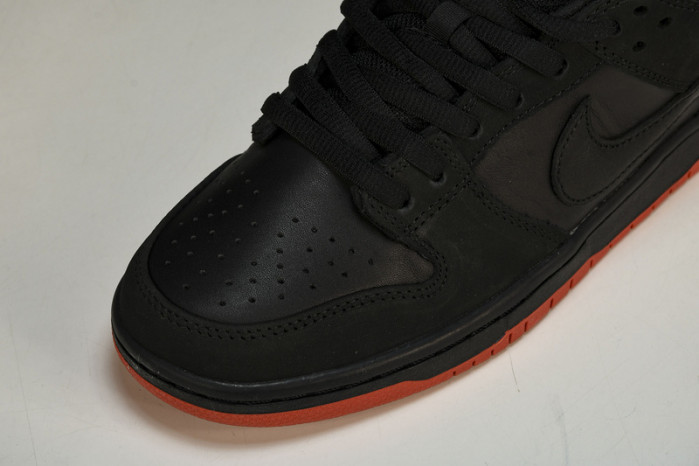 Nike SB Dunk Low Black Pigeon 883232-008