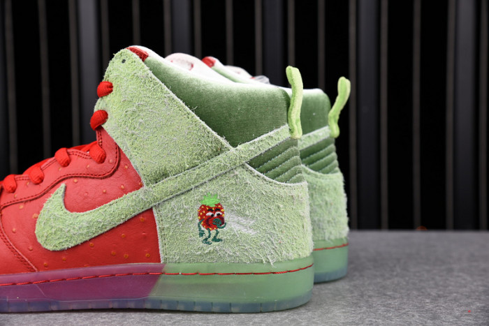 nike sb dunk high strawberry cough - cw7093-600