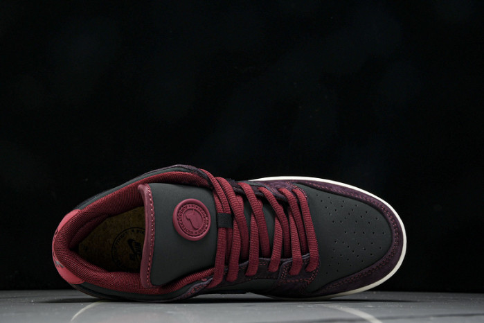 Riot Skateshop Nike SB Dunk Low FZ1289-200