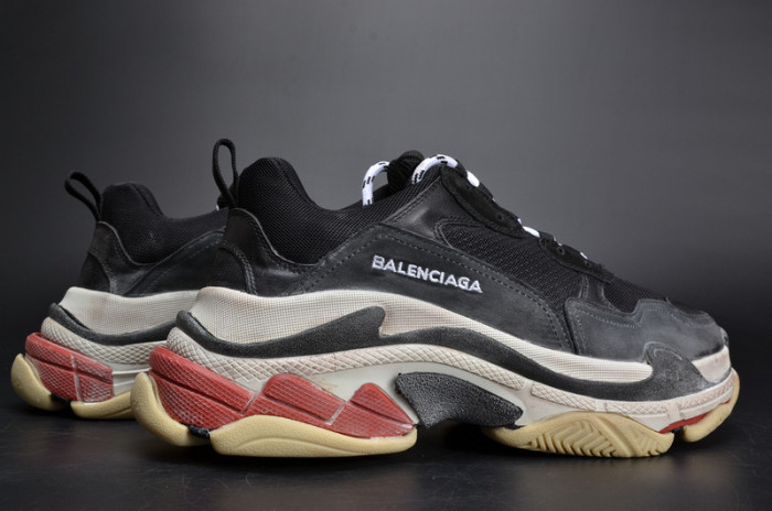 bl 17fw triple s trainer black/ red mens w05m23972